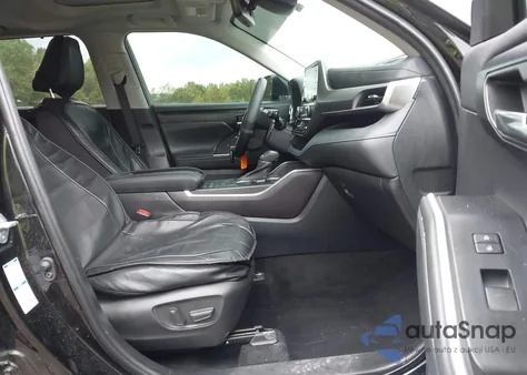 2022 Toyota Highlander Xle z USA, uszkodzony, nr VIN 5TDGZRBH3NS231815